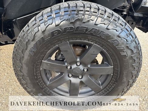 Used 2015 Jeep Wrangler Unlimited Sahara w/ Connectivity Group image 36