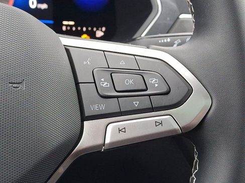 Used 2022 Volkswagen Tiguan SE w/ Panoramic Sunroof Package image 24