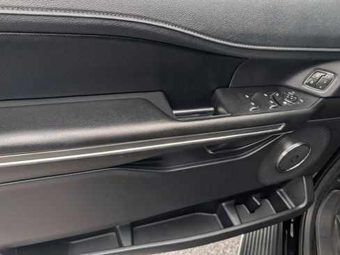 Used 2019 Ford Expedition XLT w/ Equipment Group 202A RWD image 36