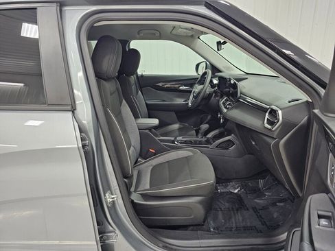 Used 2025 Chevrolet TrailBlazer LT AWD/4WD image 17
