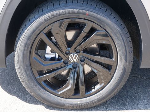 Used 2023 Volkswagen Atlas SE w/ Black Wheel Package image 15