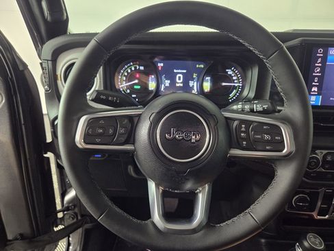 Used 2025 Jeep Wrangler Sahara w/ Safety Group image 17