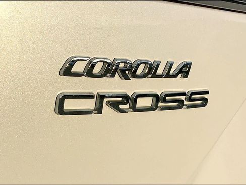 Used 2022 Toyota Corolla Cross LE FWD image 30