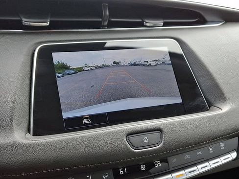 Used 2023 Cadillac XT4 Luxury w/ Cold Weather Package AWD/4WD image 17