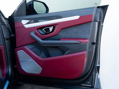 Used 2021 Lamborghini Urus image 34