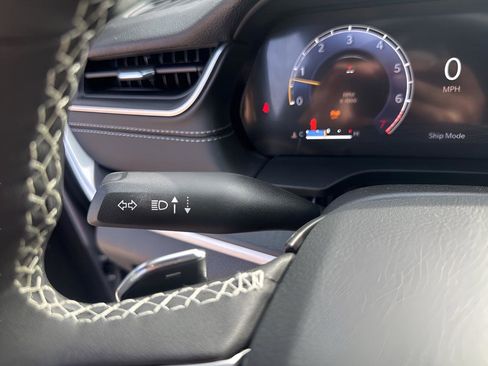 New 2025 Jeep Grand Cherokee Altitude image 32