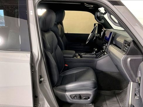 Used 2024 Lexus GX 550 image 10