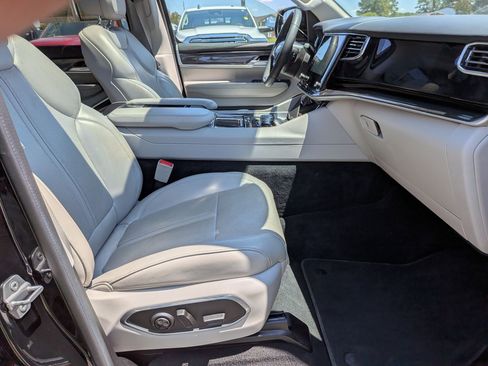 Used 2022 Jeep Wagoneer Series I w/ Premium Group I AWD/4WD image 22
