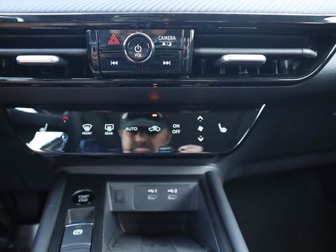New 2026 Nissan Kicks SR w/ SR Premium Package FWD image 31