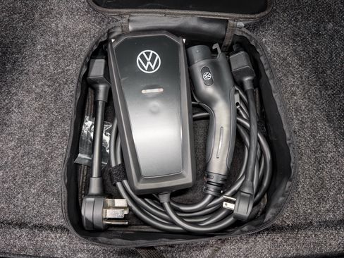 Used 2023 Volkswagen ID.4 Pro AWD/4WD image 6