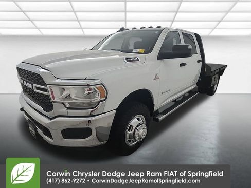 Used 2020 RAM 3500 Tradesman w/ Chrome Appearance Group image 4