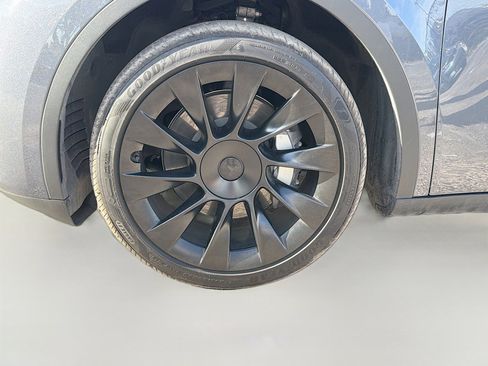 Used 2023 Tesla Model Y Long Range AWD/4WD image 39