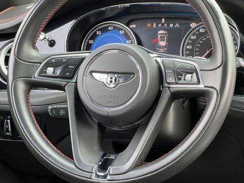 Used 2017 Bentley Bentayga AWD/4WD image 26