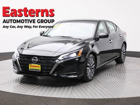 Used 2025 Nissan Altima 2.5 SV image 1