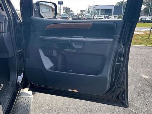 Used 2013 Nissan Armada Platinum image 28