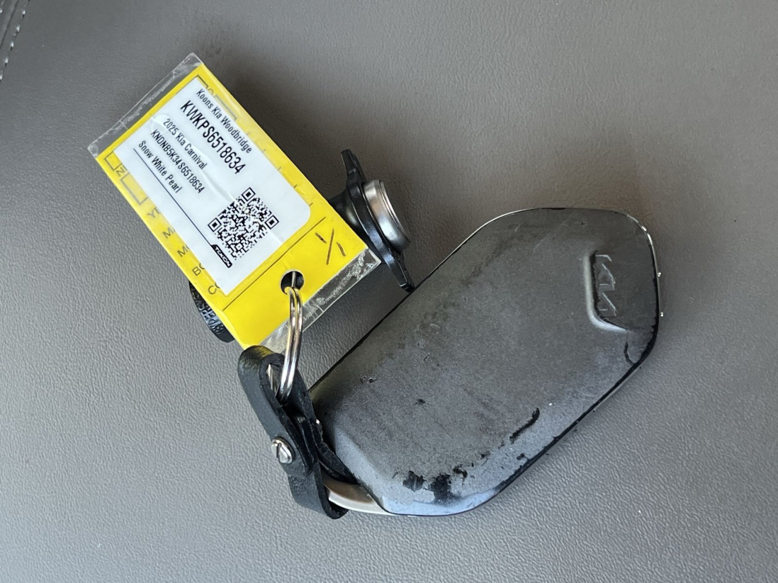 Used 2025 Kia Carnival FWD image 37