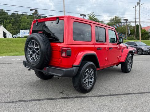 Used 2025 Jeep Wrangler Unlimited Sahara AWD/4WD image 6