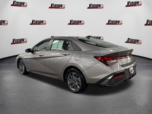 Used 2024 Hyundai Elantra SEL image 7