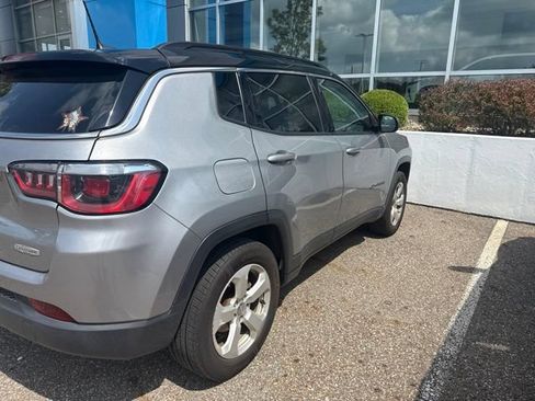 Used 2020 Jeep Compass Latitude w/ Cold Weather Group AWD/4WD image 3