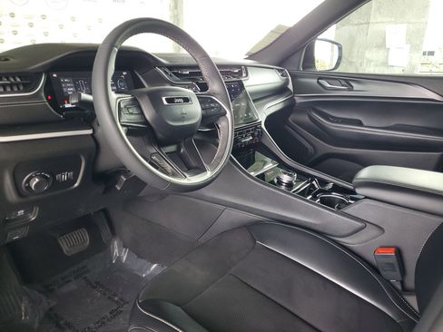 Certified 2023 Jeep Grand Cherokee Altitude RWD image 16