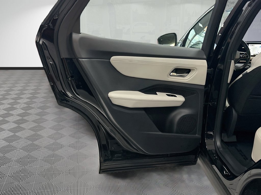 Used 2023 Nissan Ariya FWD image 25