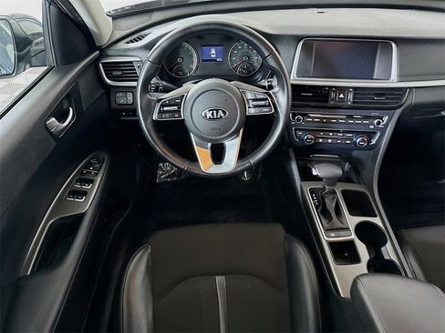 Used 2019 Kia Optima S image 3