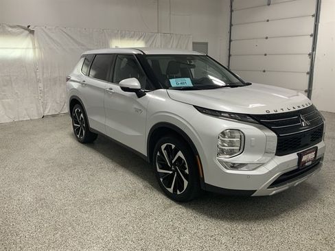 Used 2025 Mitsubishi Outlander 4WD Plug-In Hybrid image 5