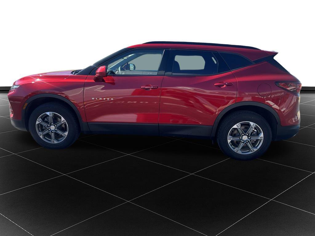 Used 2024 Chevrolet Blazer LT w/ Convenience Package FWD image 2