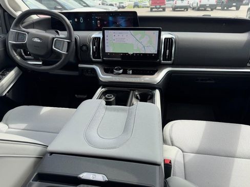 New 2026 Ford Expedition Max Platinum image 7