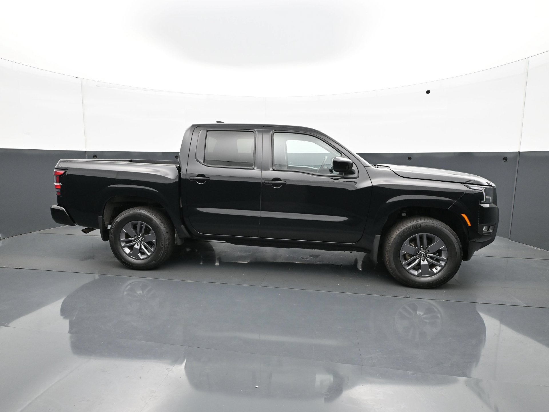 Used 2025 Nissan Frontier SV w/ SV Convenience Package AWD/4WD image 8