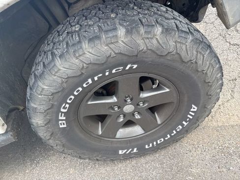 Used 2012 Jeep Wrangler Unlimited Sahara AWD/4WD image 13