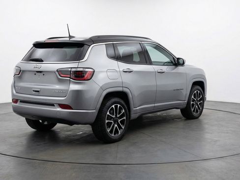 Used 2025 Jeep Compass Trailhawk image 9
