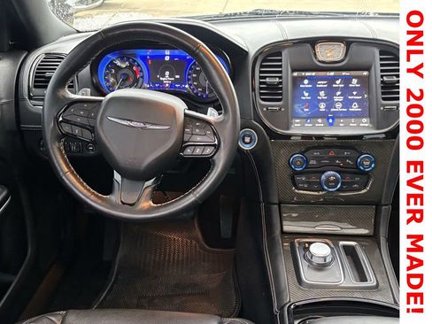 Used 2023 Chrysler 300 C image 9