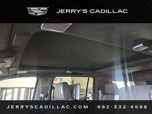 Used 2024 Cadillac Escalade ESV V AWD/4WD image 8