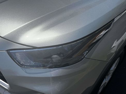 Used 2024 Toyota Highlander LE FWD image 8