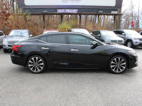 Used 2016 Nissan Maxima SR w/ Interior Lighting Package image 6