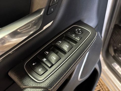 Used 2020 RAM 1500 Laramie AWD/4WD image 16