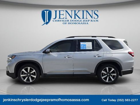 Used 2025 Honda Pilot Touring image 9