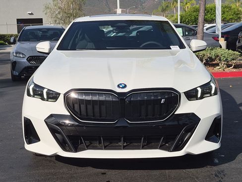New 2027 BMW i5 eDrive40 w/ M Sport Package RWD image 3