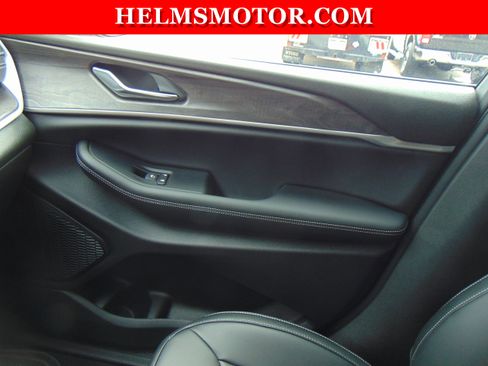 Certified 2024 Jeep Grand Cherokee Limited image 29