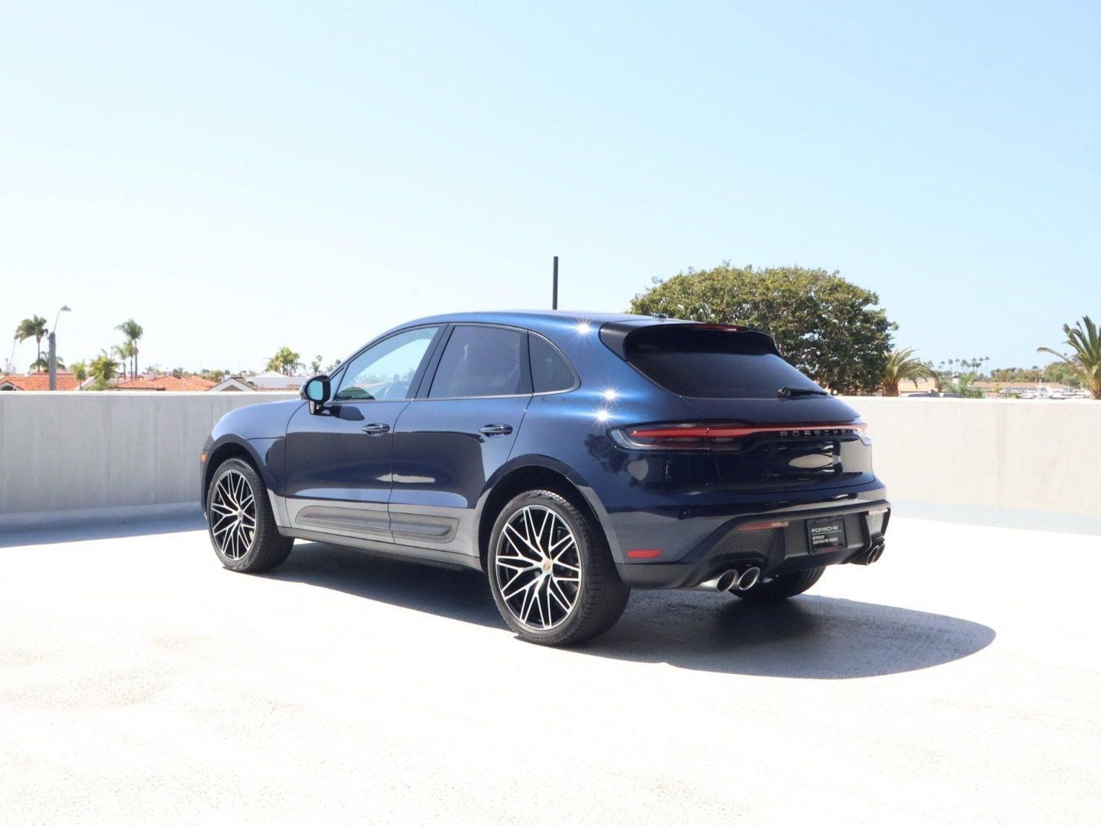 Certified 2023 Porsche Macan AWD/4WD image 3