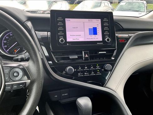 Used 2021 Toyota Camry LE FWD image 5