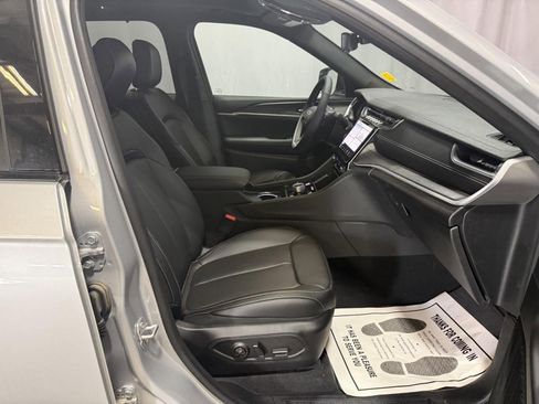 New 2025 Jeep Grand Cherokee Limited w/ Luxury Tech Group II image 19