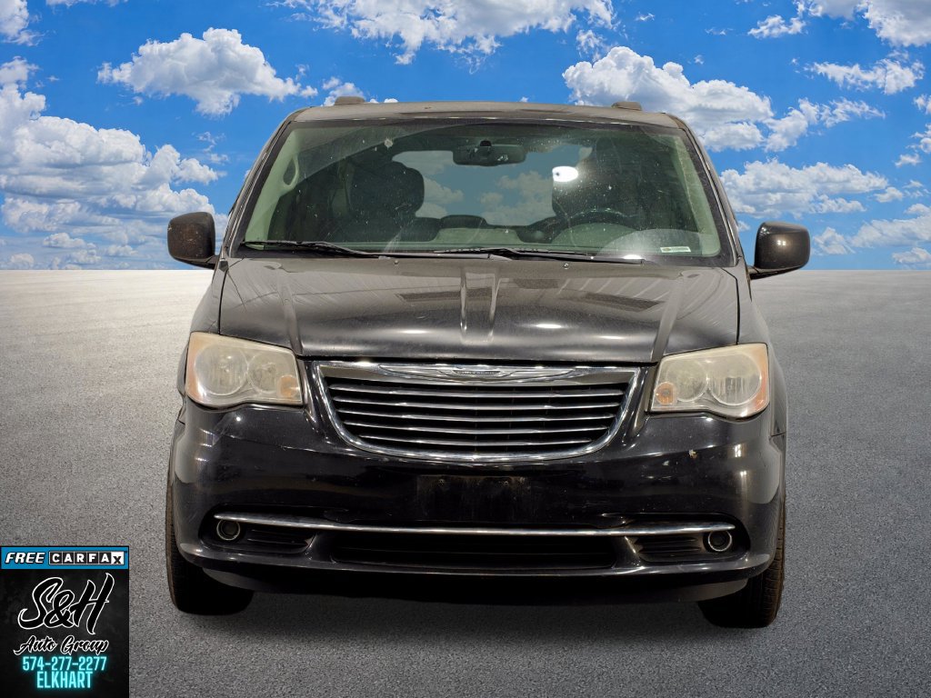 Used 2013 Chrysler Town & Country Touring FWD image 12