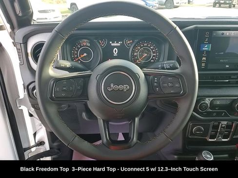 Used 2025 Jeep Gladiator Sport image 15