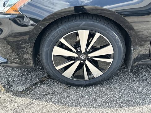 Used 2019 Nissan Altima 2.5 SV FWD image 12