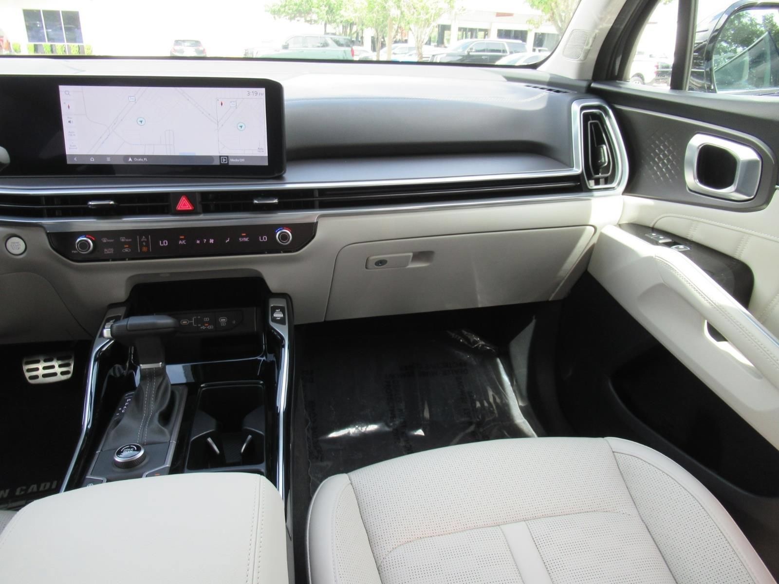 Used 2025 Kia Sorento SX FWD image 14