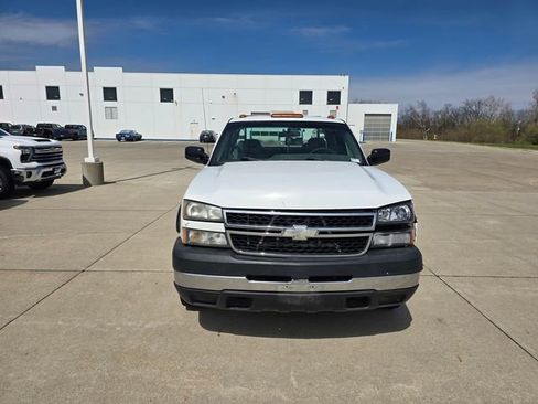 Used 2006 Chevrolet Silverado 2500 W/T image 2