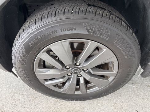 Used 2025 Nissan Pathfinder SV image 5