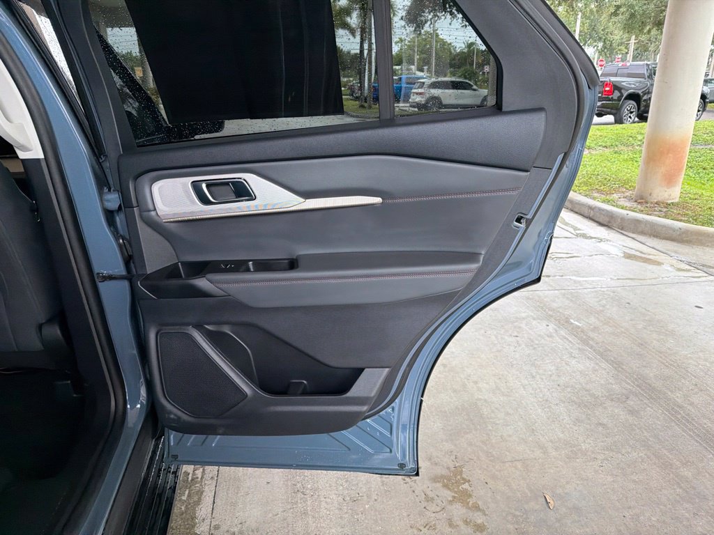 Used 2025 Ford Explorer Active RWD image 37